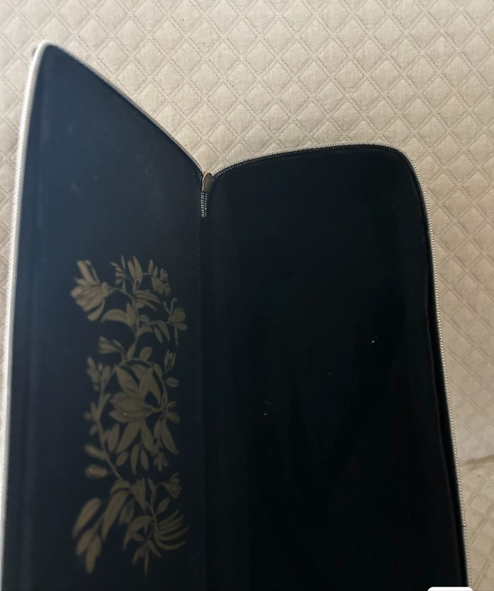 Chanel sublimage Patent accessories storage case