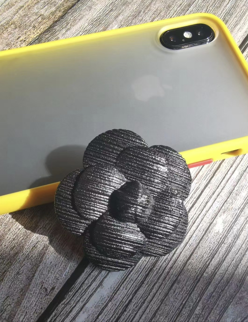 Chanel le volume Resin black Camellia magnetic brooch