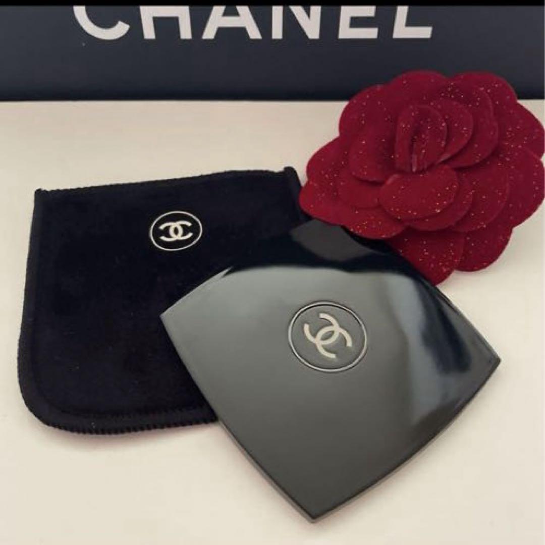 CHANEL Makeup Mirror with Velvet Pouch Bag VIP Gift 2024