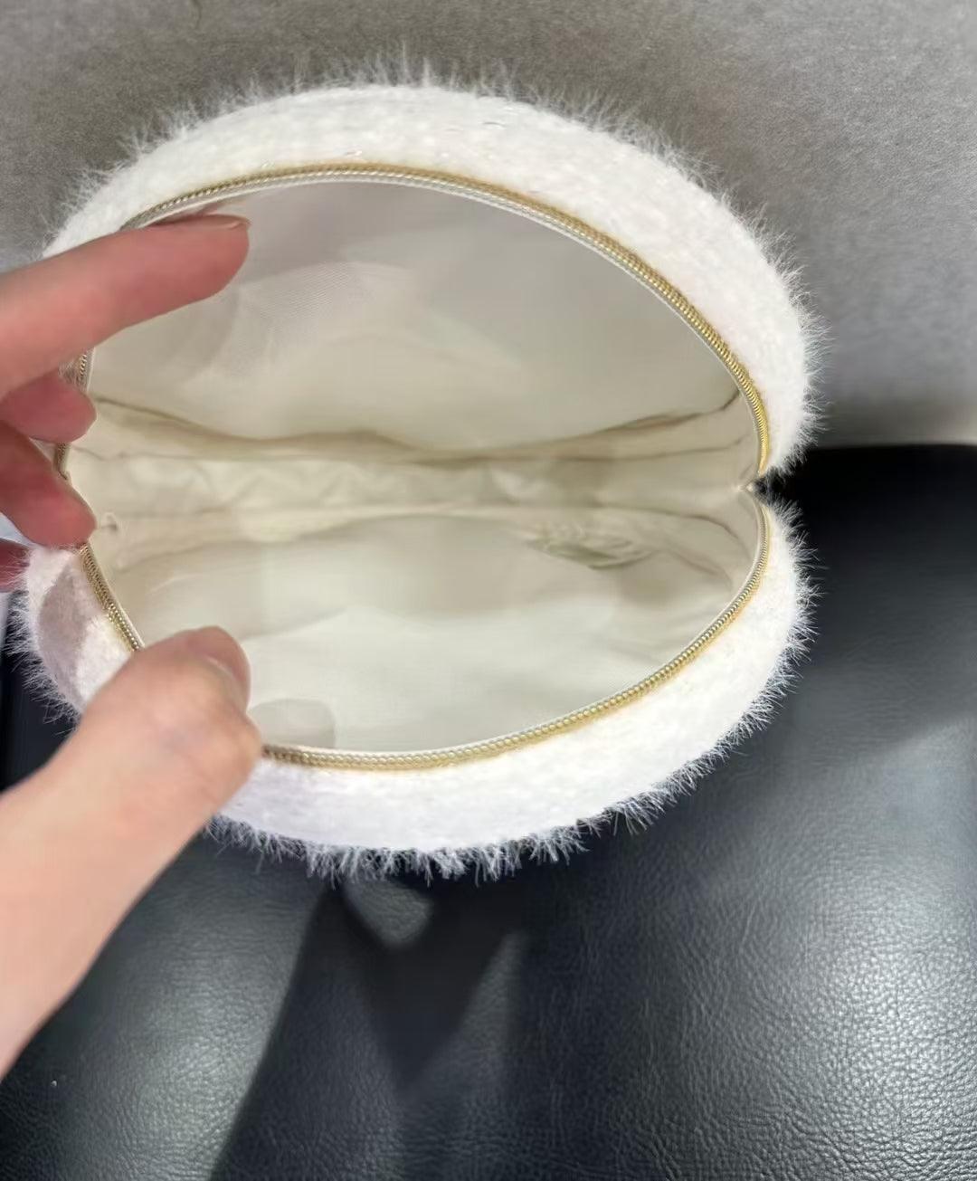 Chanel Snowy white Makeup Round Pouch bag 2024 VIP GIFT