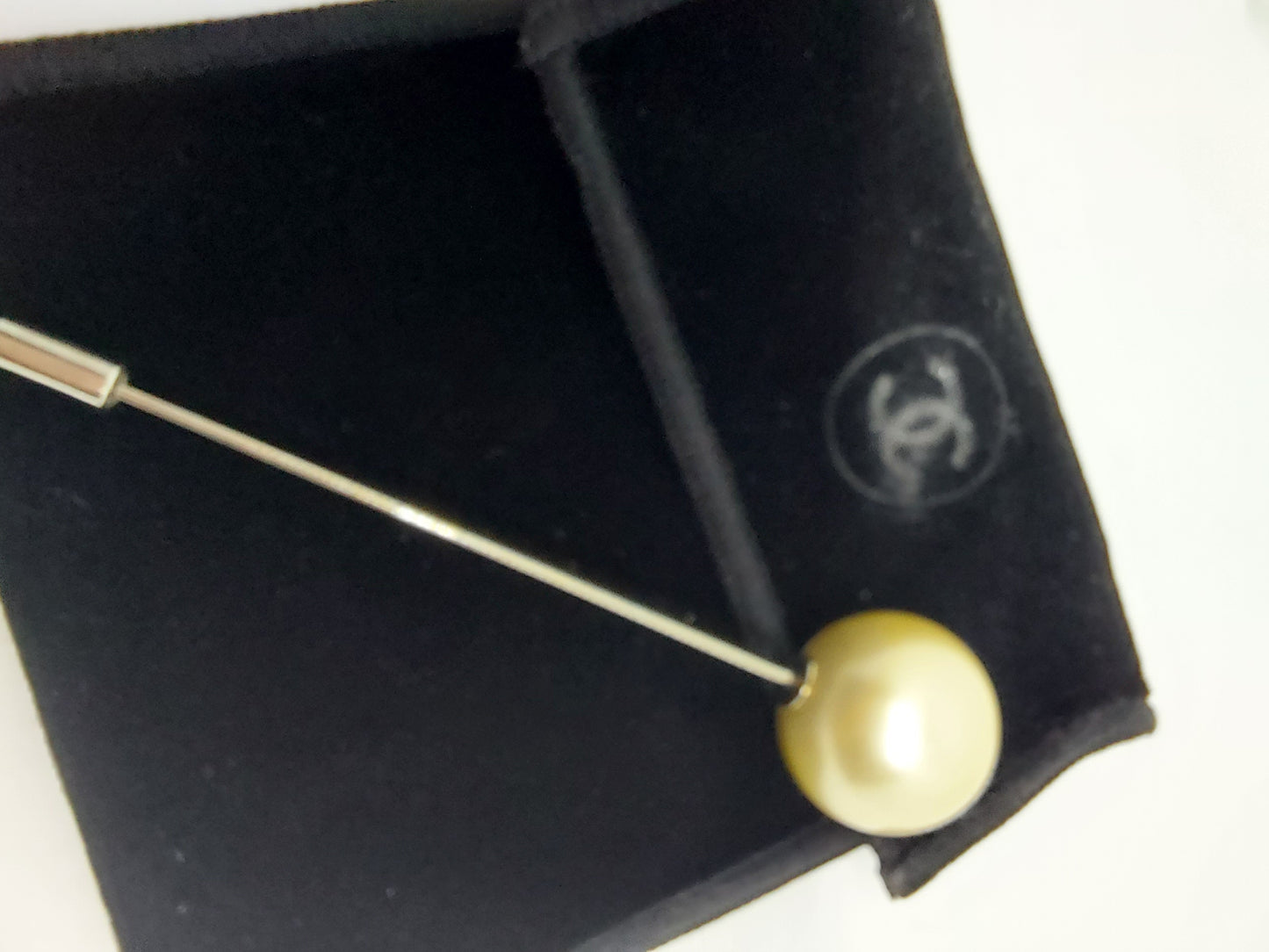 Chanel Le Blanc fake Pearl Pin brooch Rare with velvet pouch