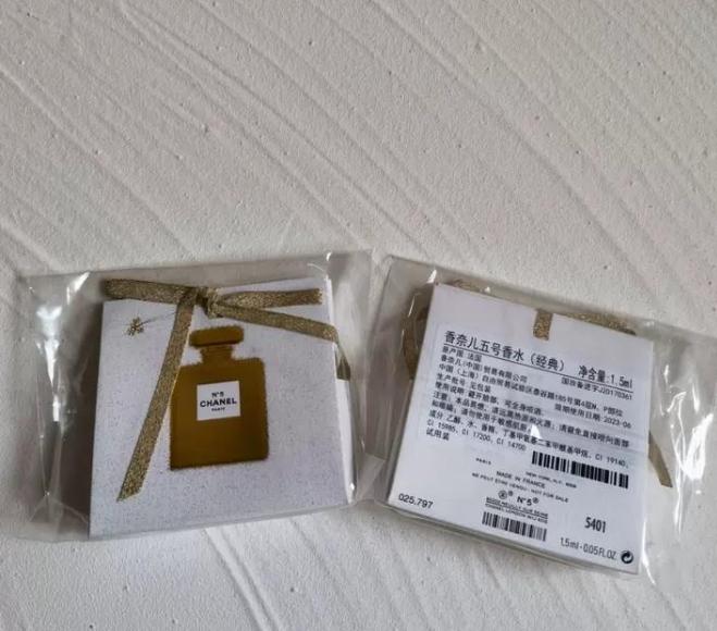Chanel No. 5 L'EAU EAU DE PERFUME 1.5ml miniature holiday 2020 rare