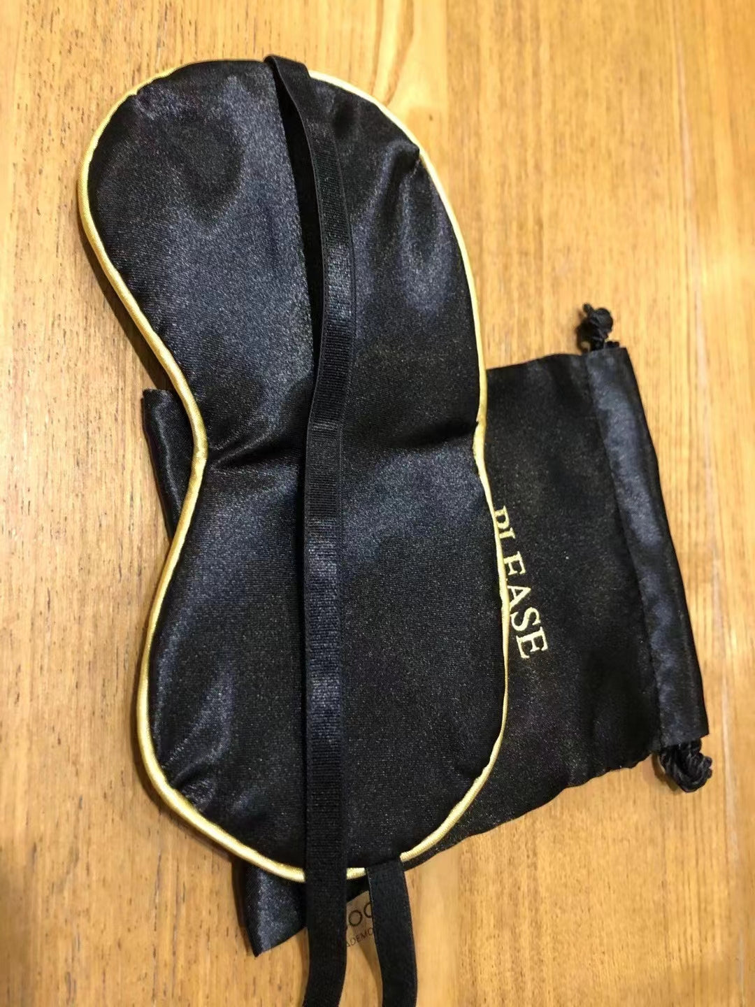 Chanel DO NOT DISTURB sleeping mask with pouch bag and Door Tag