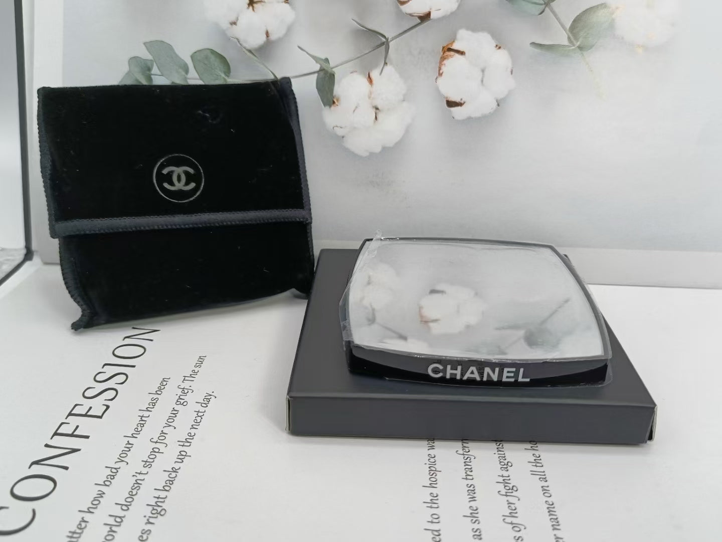 CHANEL Makeup Mirror with Velvet Pouch Bag VIP Gift