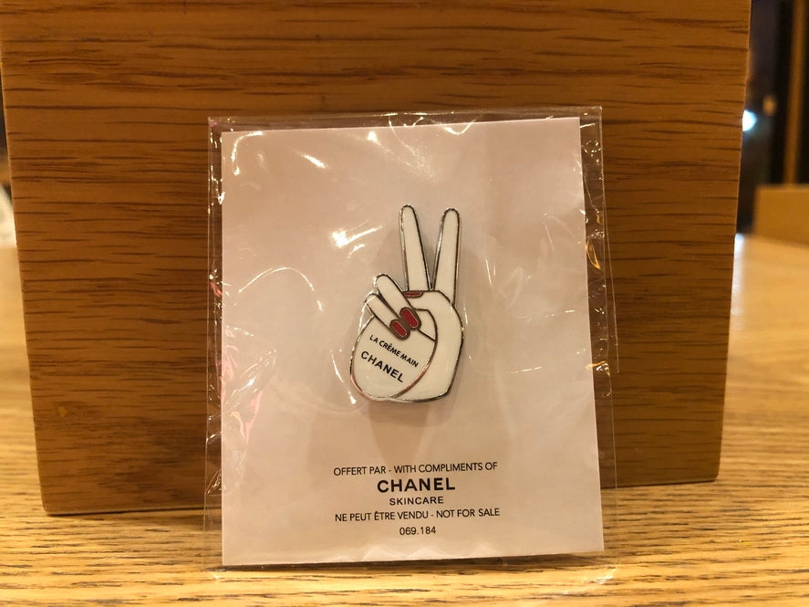 Chanel MINI La Creme Main pin brooch badge small VIP Gift