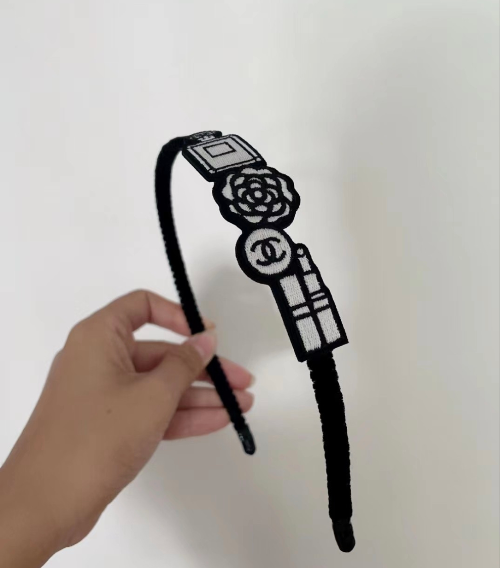 Chanel DIY Hair Band by bookmark