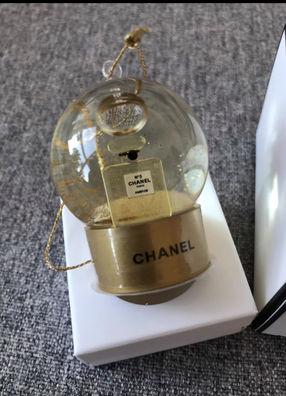 CHANEL No. 5 Perfume Bottle Mini Small Snow Globe VIP Limited Gift