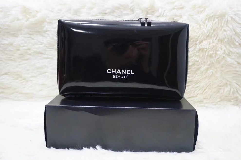 Chanel beauty Patent Makeup Pouch Bag