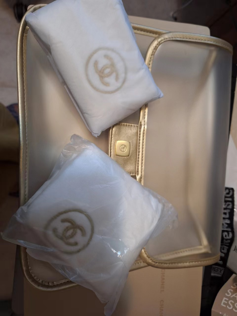 Chanel Sublimage Wash bag with hairband and hand towel