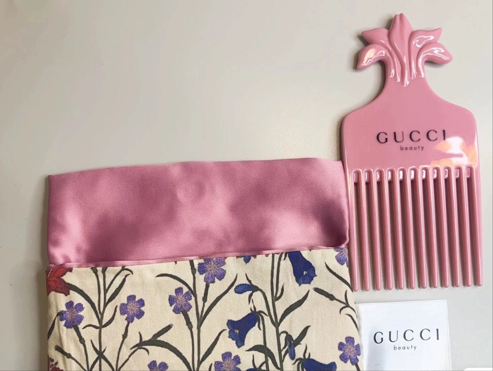 Gucci straight comb with pouch