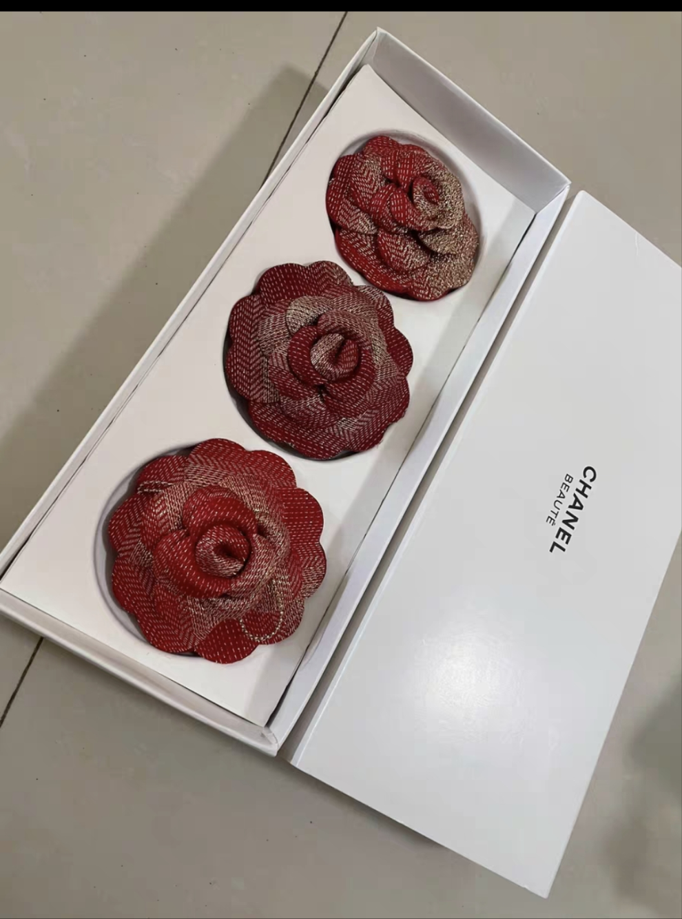 2023 Chanel Seasonal 3D camellia set of pcs Beaute Gift x 1 set