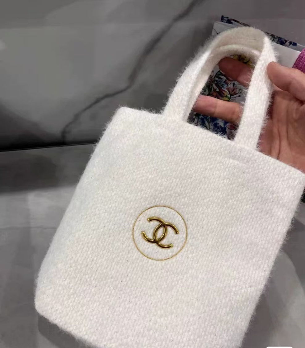 Chanel white fluffy small bag 2025 VIP GIFT
