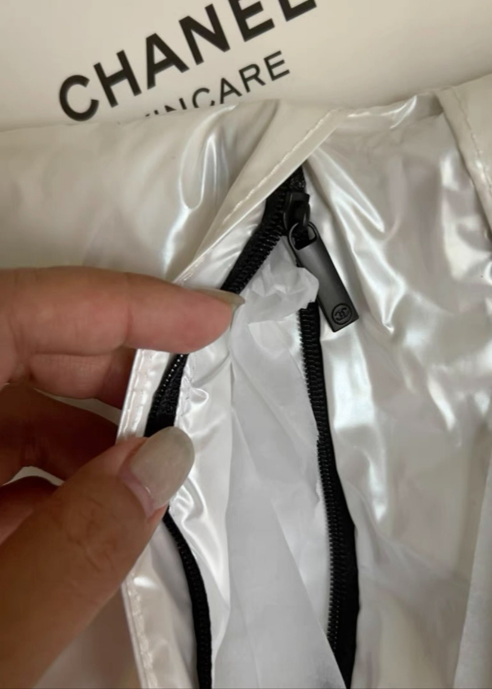 Chanel Pearl Shiny White padding pouch bag