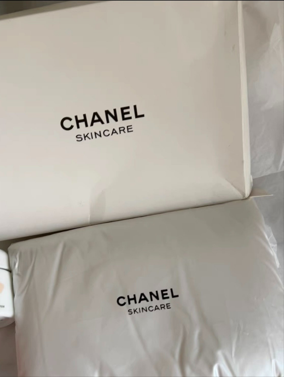 Chanel Pearl Shiny White padding pouch bag