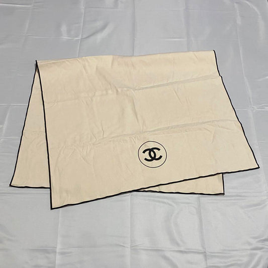 2024 Ivory Large Chanel Beauty Towel blanket in Pouch Bag 78 x 128cm