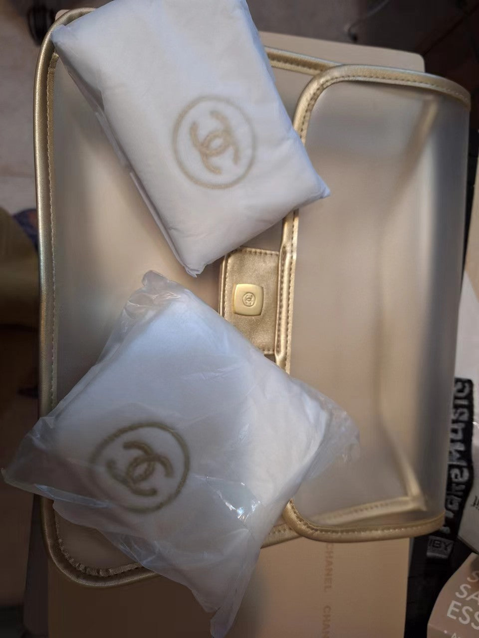 Chanel Sublimage Wash bag with hairband and hand towel