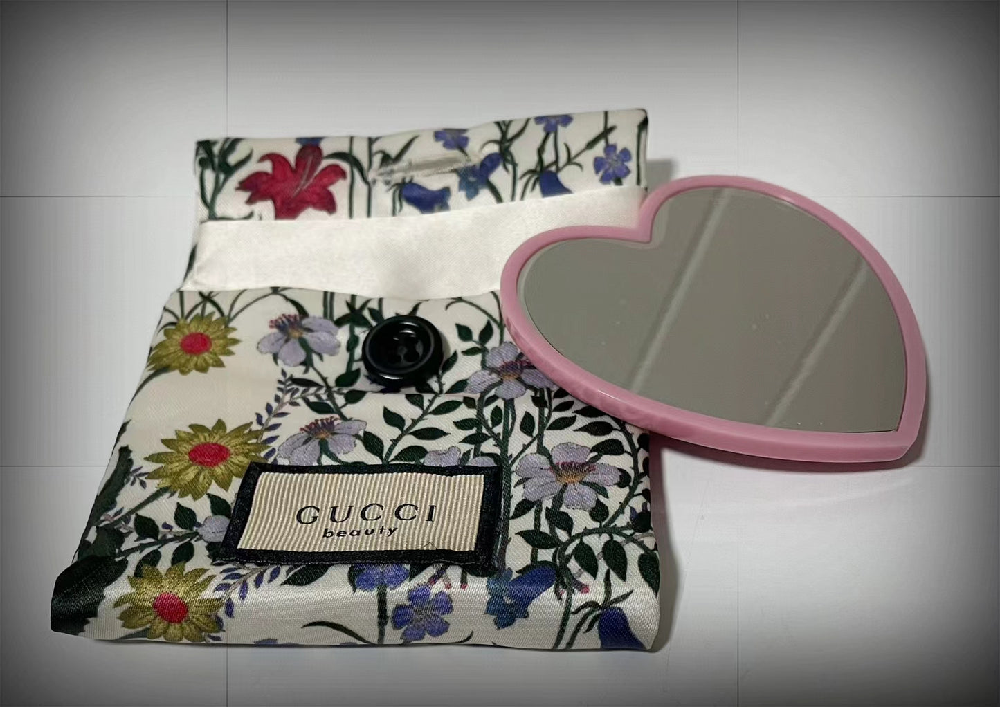 Gucci Pink Heart Mirror with pouch gift set