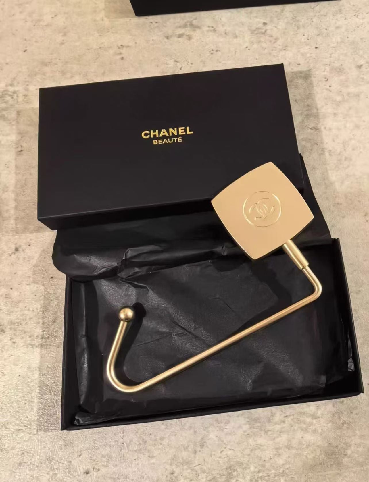 Chanel Golden Handbag Hook in box VIP gift 2025