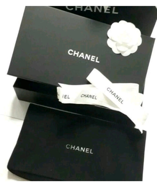Chanel Woc box set with velvet pouch,ribbon and camellia
