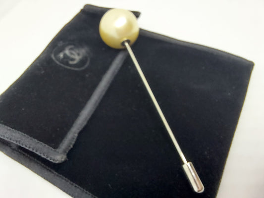 Chanel Le Blanc fake Pearl Pin brooch Rare with velvet pouch