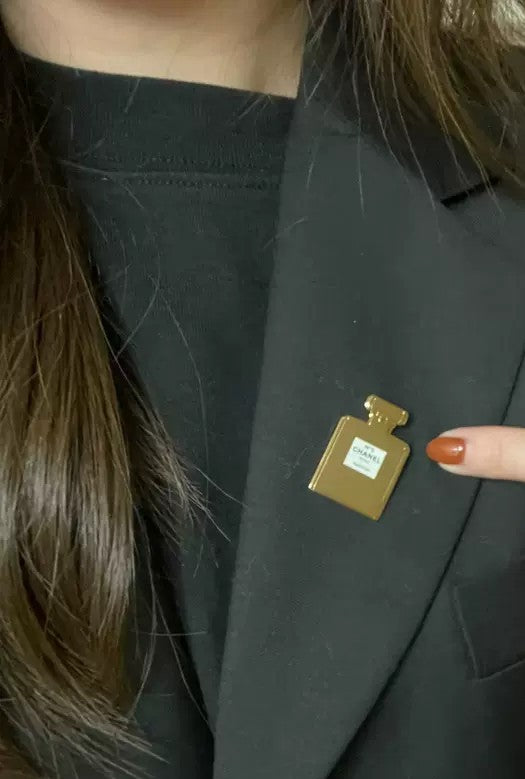 Chanel La Collection No. 5 Perfume Bottle brooch badge pin gold bottle 2021 VIP GIFT