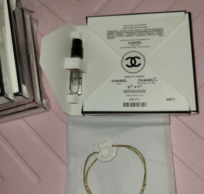Chanel No.5 L'Eau BRACELET CHARM WHITE CERAMIC + SAMPLE 1.5m