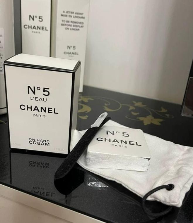 Chanel No 5 Factory  Limited Compressed Handy Face Towel