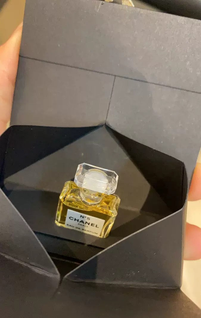 2021 Christmas Eau Perfume 1.5 ML 0.05 FL OZ MINIATURE