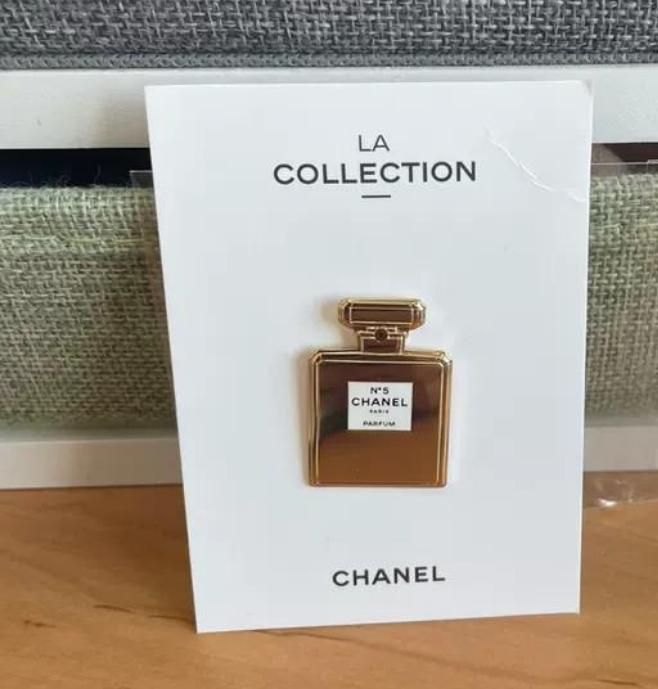 Chanel La Collection No. 5 Perfume Bottle brooch badge pin gold bottle 2021 VIP GIFT