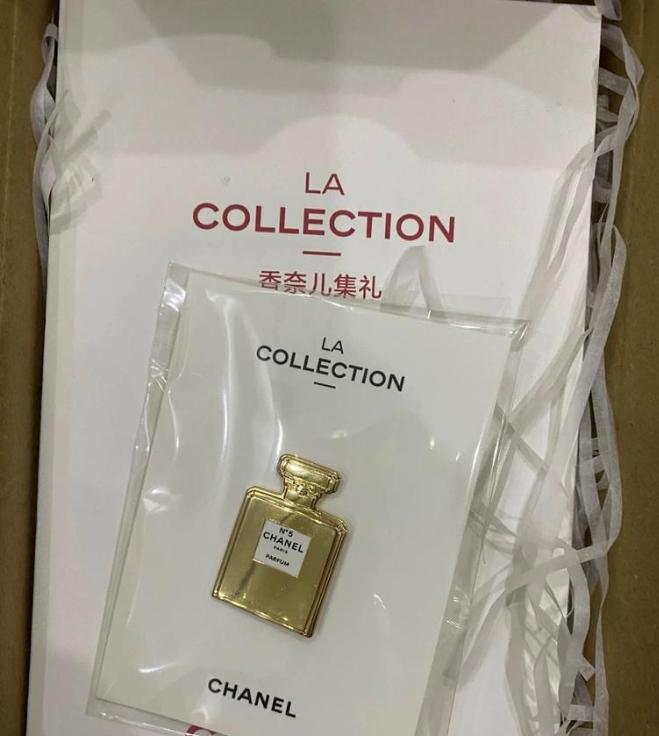 Chanel La Collection No. 5 Perfume Bottle brooch badge pin gold bottle 2021 VIP GIFT