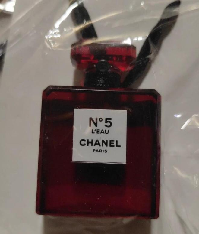 Chanel Red Bottle Plastic Charm NO 5 L'EAU VIP GIFT