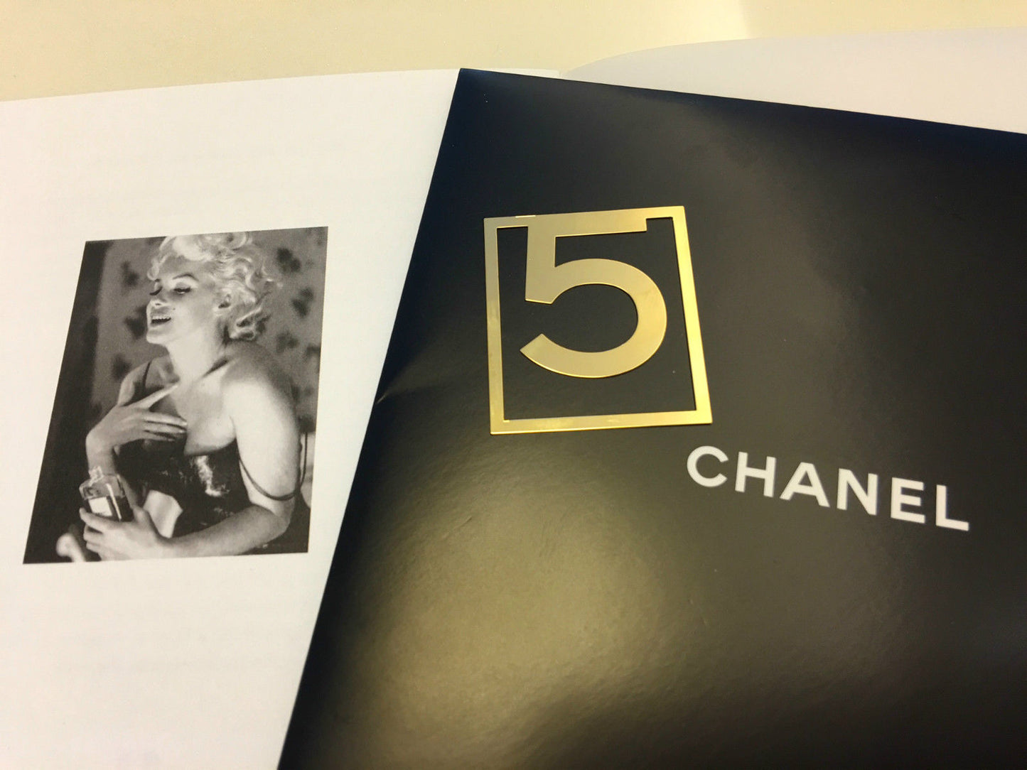 No. 5 CHANEL Gold BookMark bookplate Metal with booklet 2012 VIP gift