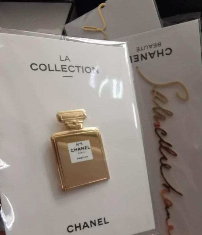 Chanel La Collection No. 5 Perfume Bottle brooch badge pin gold bottle 2021 VIP GIFT