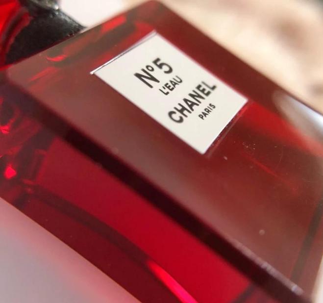 Chanel Red Bottle Plastic Charm NO 5 L'EAU VIP GIFT