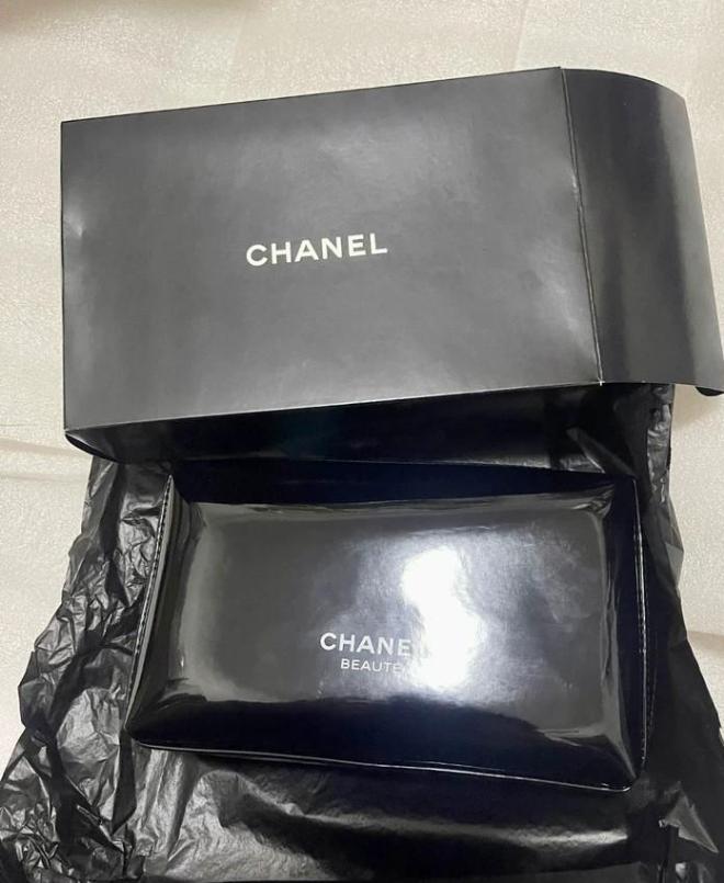 Chanel Black Large Patent Makeup Pouch bag in Box