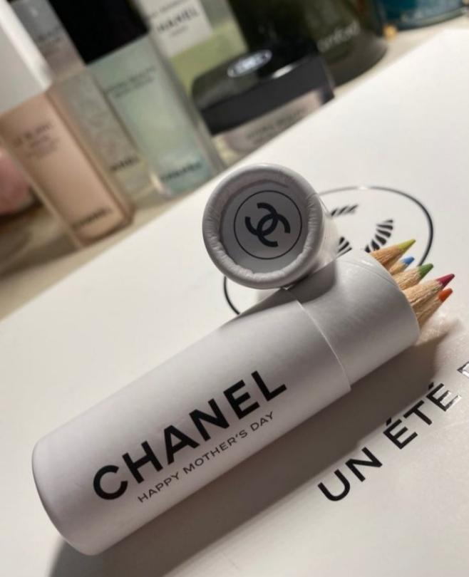 Chanel Mothers' Day  Colored Pencil set of 6pcs in tube rare VIP GIFT