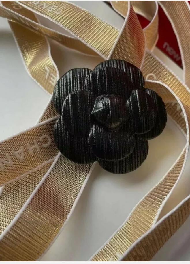 Chanel Le Volume Black  Camellia Resin brooch badge magnet rare
