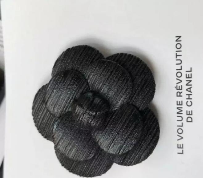 Chanel Le Volume Black  Camellia Resin brooch badge magnet rare