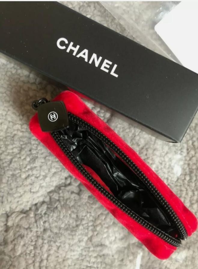 CHANEL Red Velvet lipstick gloss USB storage holder