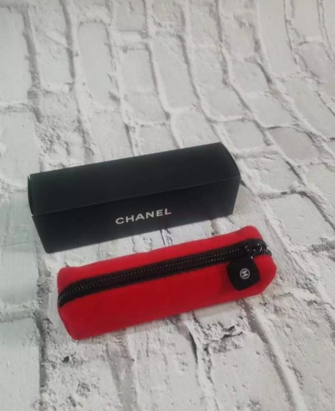 CHANEL Red Velvet lipstick gloss USB storage holder