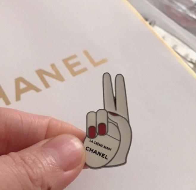Chanel MINI La Creme Main pin brooch badge small VIP Gift
