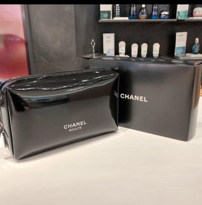 Chanel Black Large Patent Makeup Pouch bag in Box