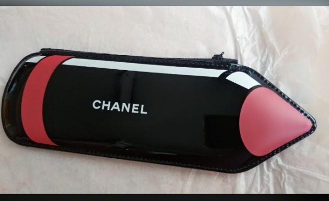 LE Rouge Crayon de Couleur Makeup Bag