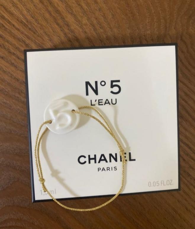 Chanel No.5 L'Eau BRACELET CHARM WHITE CERAMIC + SAMPLE 1.5m