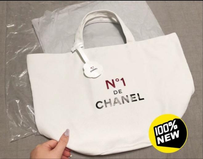 Chanel No 1 red Camellia large tote bag