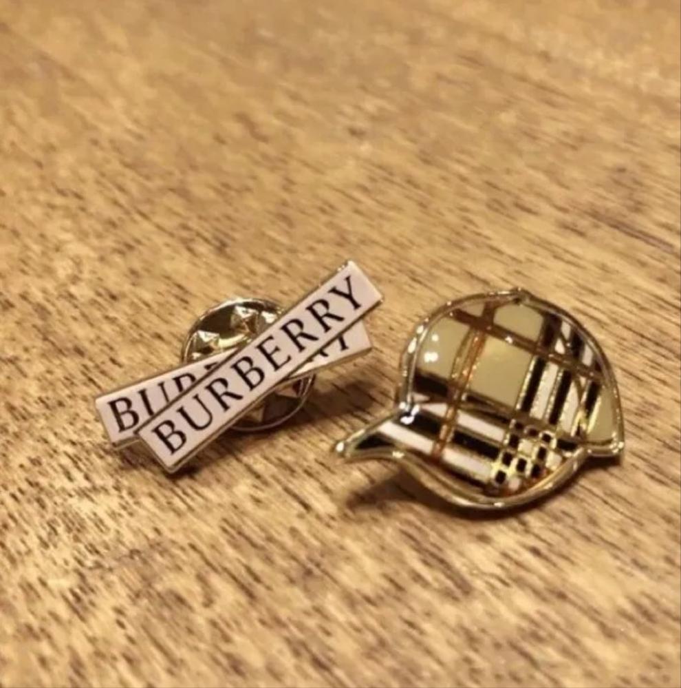 Burberry Mini pin brooch badge set of 2pcs
