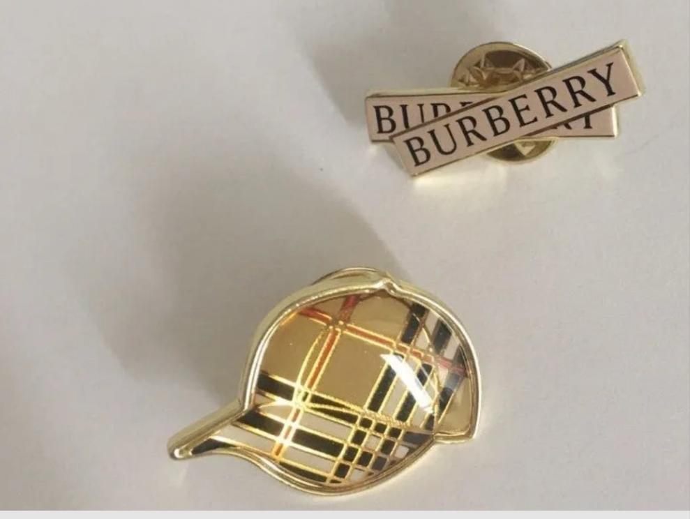 Burberry Mini pin brooch badge set of 2pcs