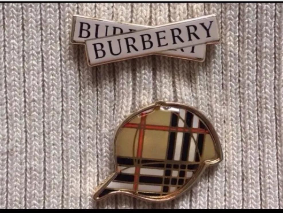 Burberry Mini pin brooch badge set of 2pcs