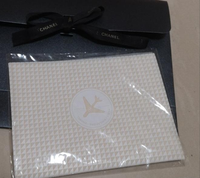 chanel singapore airpory ivory envelope small vinyl bag