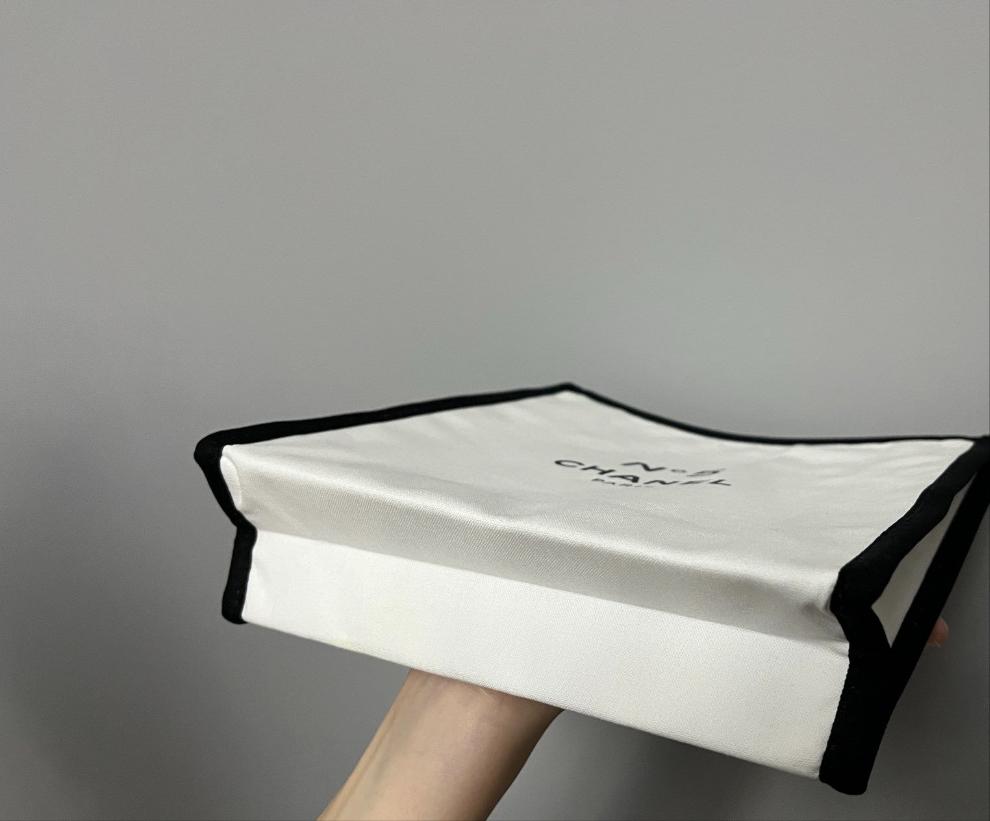 No.5 Chanel White Makeup Pouch Card Bag from Chanel Beauty